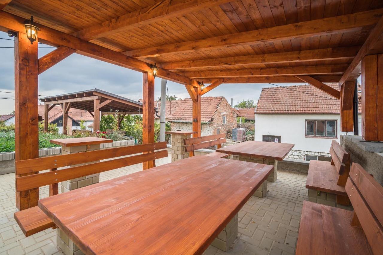 Vinoza - Ubytovani A Vinny Sklep Velke Bilovice Rulandova Exteriör bild